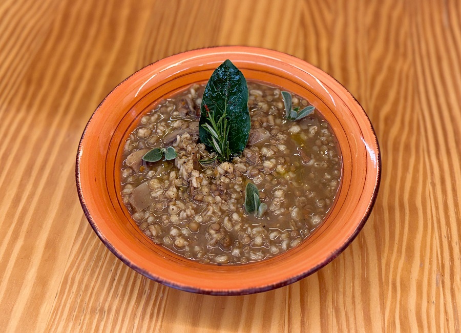 Zuppa di legumi di Colfiorito con funghi porcini